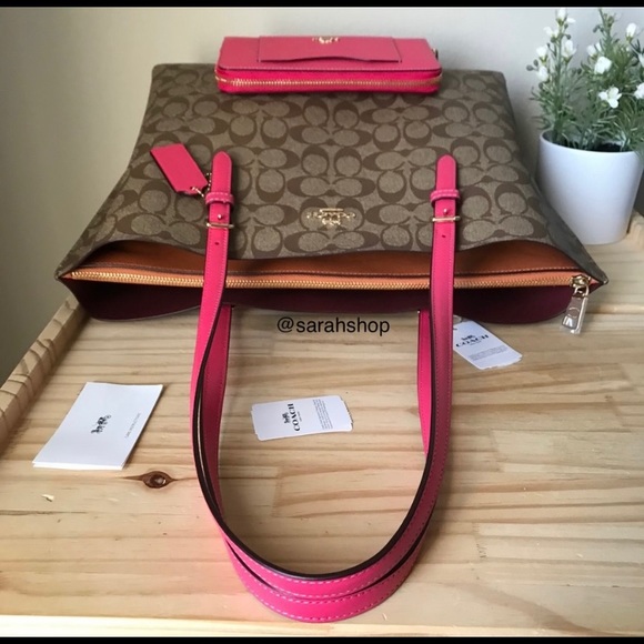 Coach Set - Picture 3 of 5